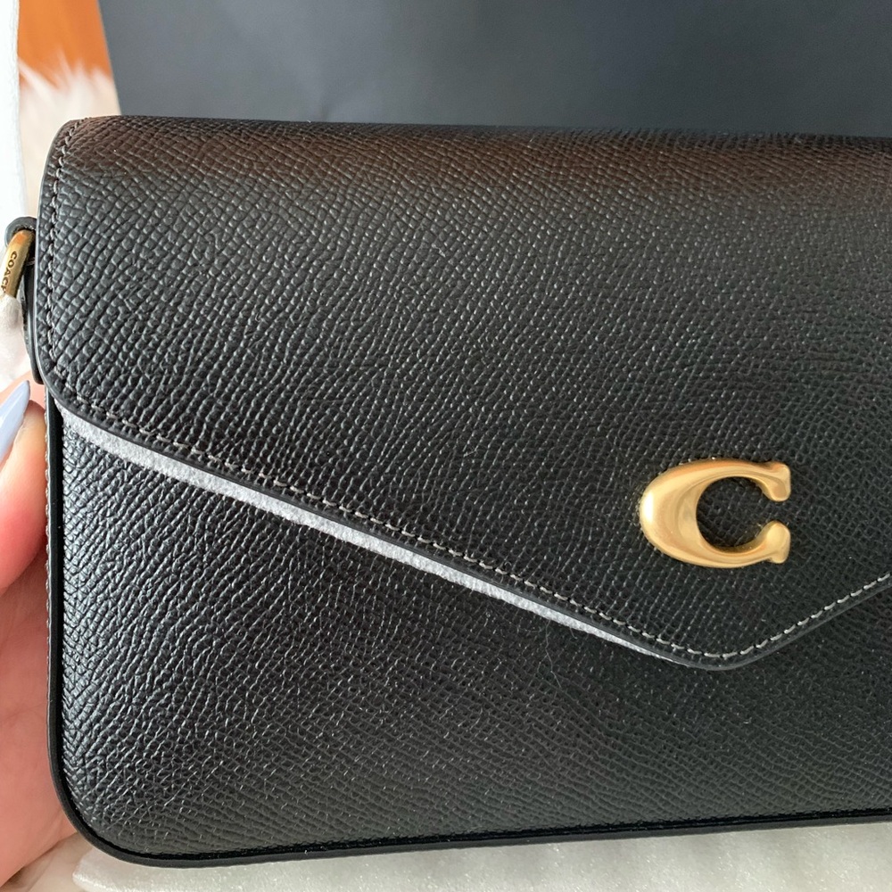 BNWT COACH BLK Wyn Crossbody Bag🖤🧡
Brand New / Giftable Condition w/ pap… - Picture 6 of 16